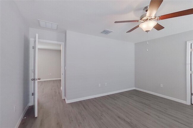 Building Photo - 8704 SW 44th Ct