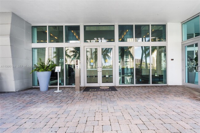 Building Photo - 335 S Biscayne Blvd