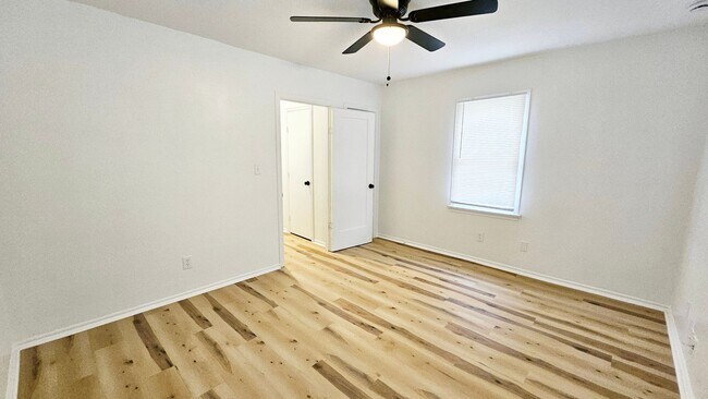 Building Photo - Remodel-Lots of Yard Space-3 Bed/2 Bath