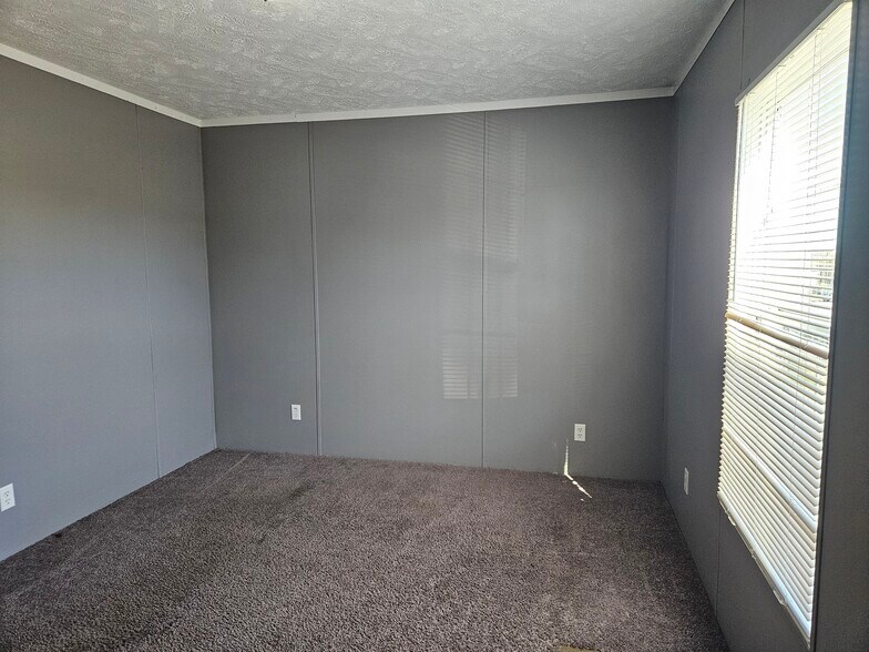 Building Photo - 64 Lynnwood Cir