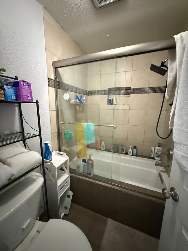 Building Photo - Remodeled 2 Bed, 2 Bath Condo in Quiet Gated Lomita Community