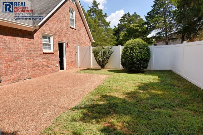 Building Photo - 2107 Londonderry Dr