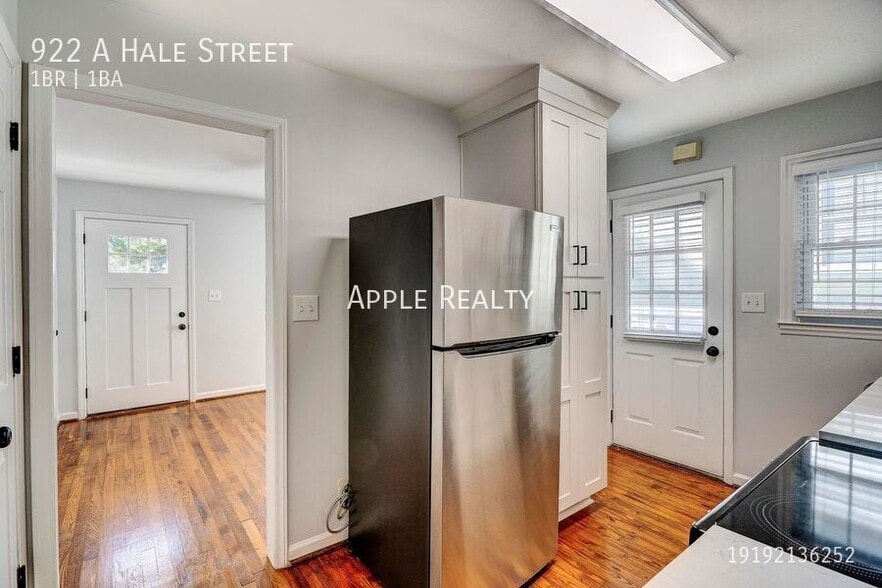 Building Photo - 922 Hale St