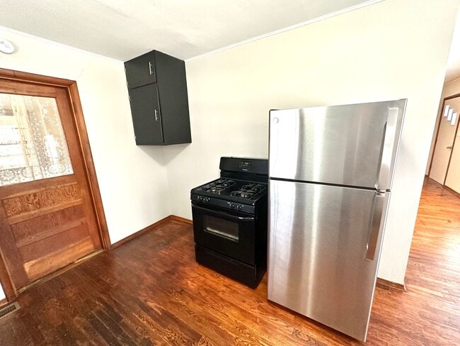 Building Photo - 3 BEDROOM 1 BATH IN JOPLIN-$1200 RENT-$1200 DEPOSIT