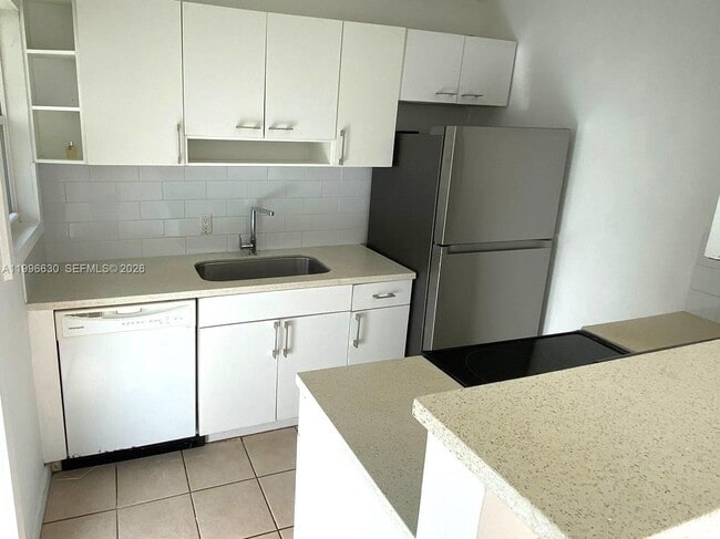 Building Photo - 922 NE 108th St