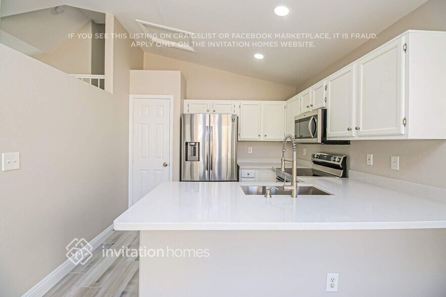 Building Photo - 5180 W Saragosa St