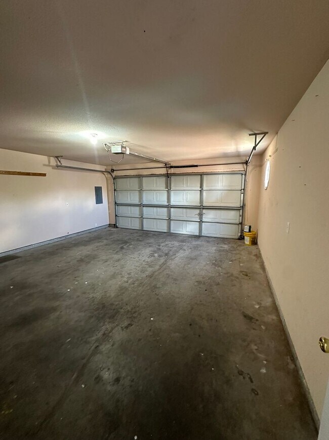 Building Photo - 3503 Northpointe Dr