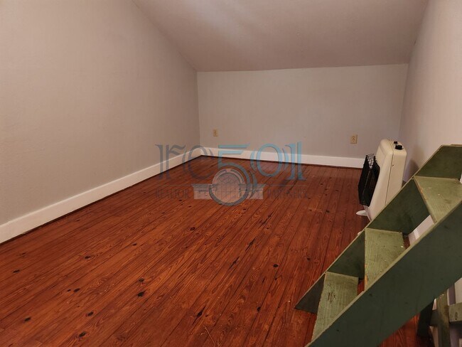 Building Photo - *Coming Soon* Great Hillcrest Find!  2Bedrooms & 1 Bathroom Pefect for UAMS Student(s)