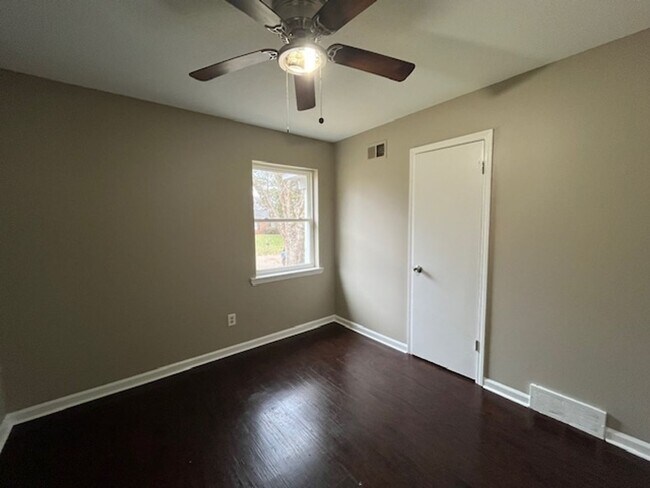 Building Photo - Renovated 4 Bedroom 1 Bath Home for Rent!