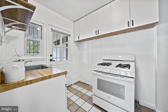 Building Photo - 4025 1st St SW