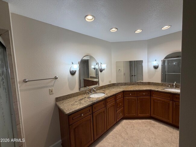 Building Photo - 10402 E Regal Dr