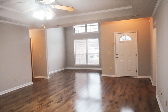 Building Photo - 438 Edgewater Dr