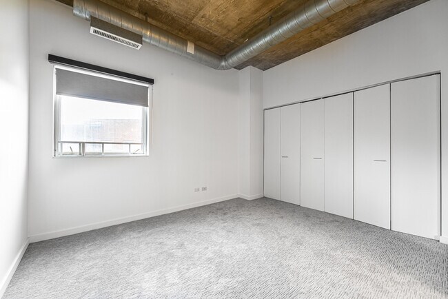 Building Photo - 939 W Huron St