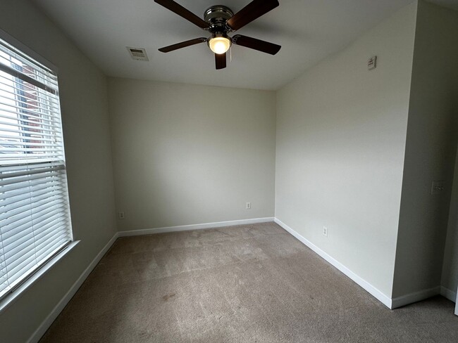 Building Photo - Market Common Townhome