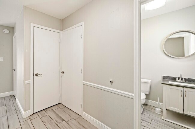 Building Photo - 2387 Gregory Dr