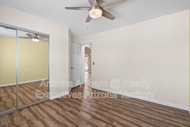 Building Photo - 8969 E Martha Root Ct