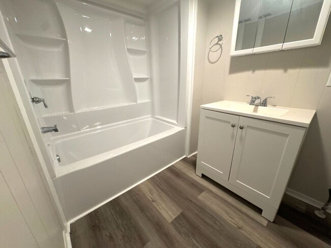 Building Photo - Roomy 3-Bedroom Home with Big Yard!