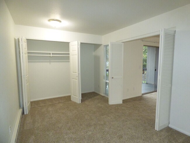 Building Photo - Rent Special: 1/2 Off April's Rent!! - Upstairs 2 Bedroom Unit