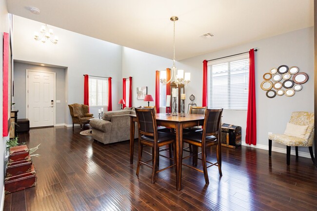 Building Photo - Stunning 4 bedroom 3.5 bath home with 3 ca...