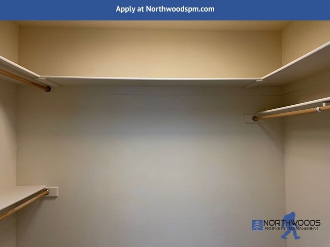 Building Photo - PET FRIENDLY!! Beautiful 3 Bedroom 2 Bath Home in Eagle Point Golf Course Community