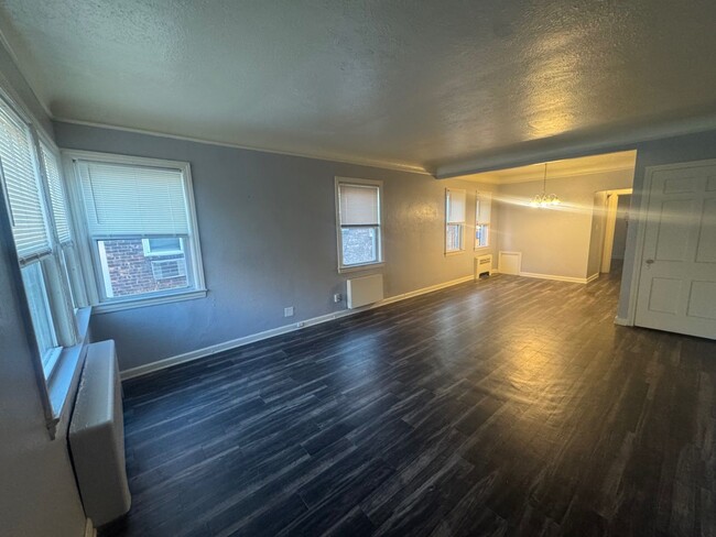 Building Photo - 2826 E 130th St