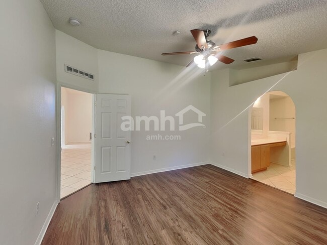 Building Photo - 784 Lake Doe Blvd