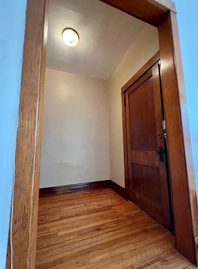 Building Photo - 2155 N Kilbourn Ave