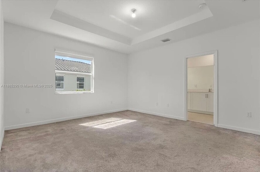 Building Photo - 2605 SE 11th Ct