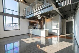 Building Photo - 3110 Thomas Ave