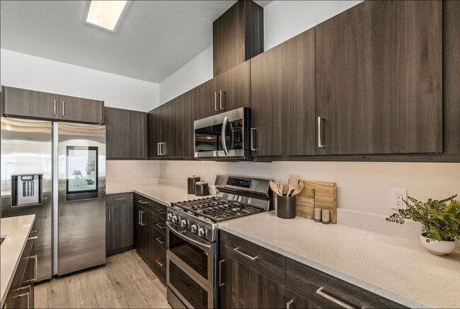 Building Photo - Boise 3 Bed 2.5 Bath 2 Car Garage Townhome AVAILABLE NOW!  $500 RENT CREDIT AT MOVE IN!