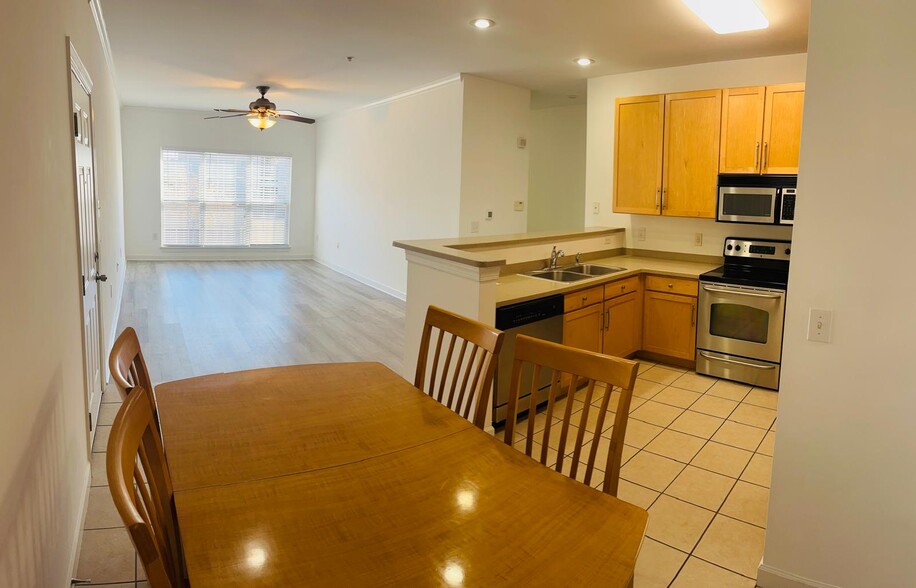 Building Photo - 1505 Cadfel Ct