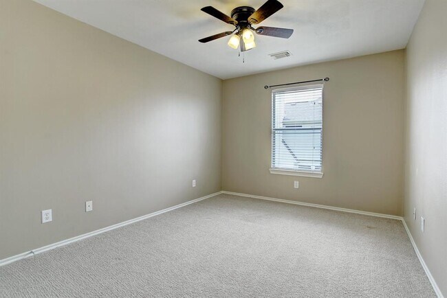 Building Photo - 24419 Travis House Ln