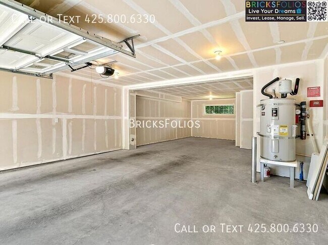 Building Photo - Discover Your Dream Corner Townhome in Olympia