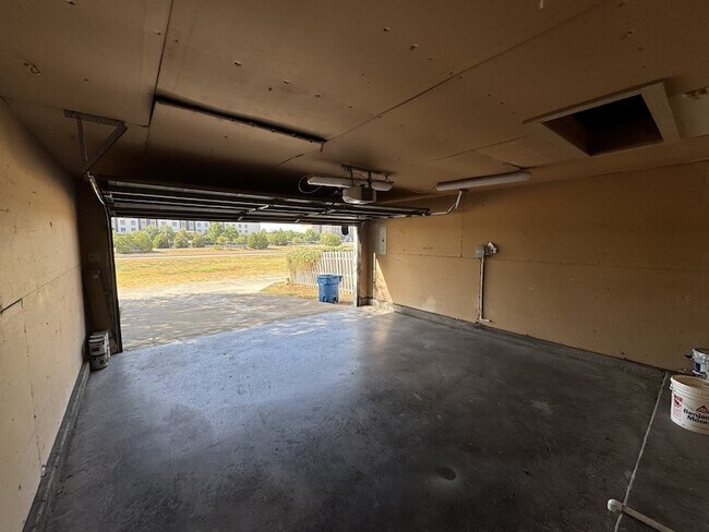 Building Photo - 5232 Goodman Dr