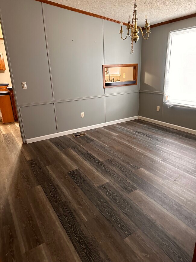 Building Photo - 101 West King Rd