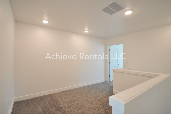 Building Photo - Golf, Parks & Home Sweet Home | Logan Utah Townhome