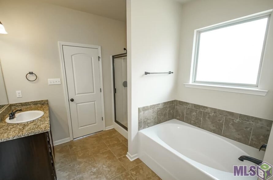 Building Photo - 657 Northbrook Dr