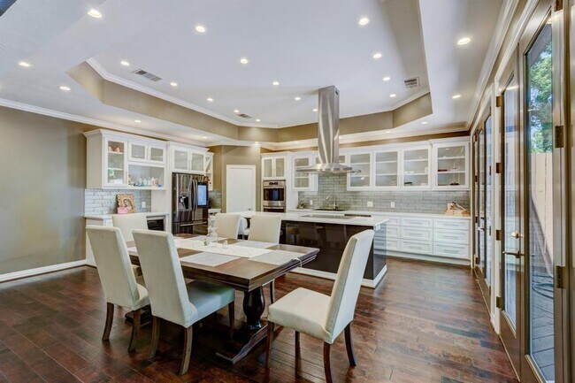 Building Photo - 4734 Post Oak Timber Dr