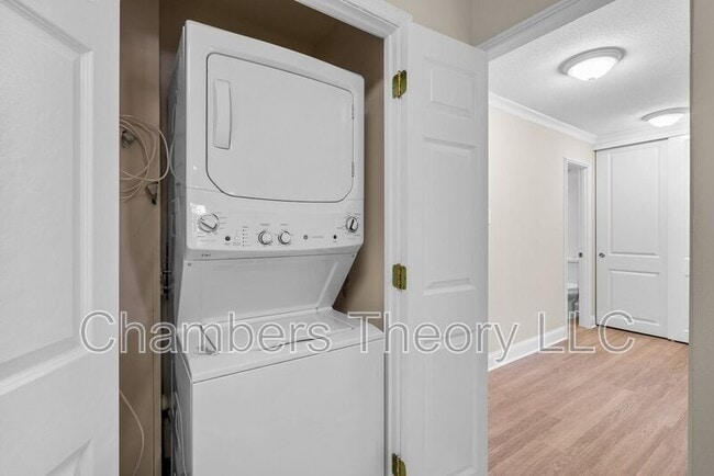 Building Photo - 309 Yoakum Pkwy