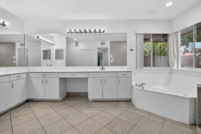 Building Photo - 924 Spoonbill Cir