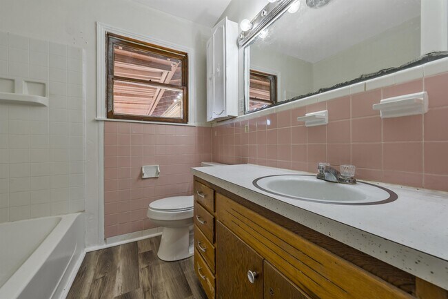 Building Photo - 1402 Chico Ct