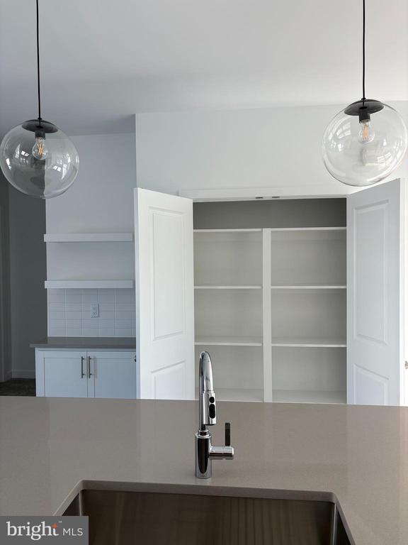 Building Photo - 55 Basswood St