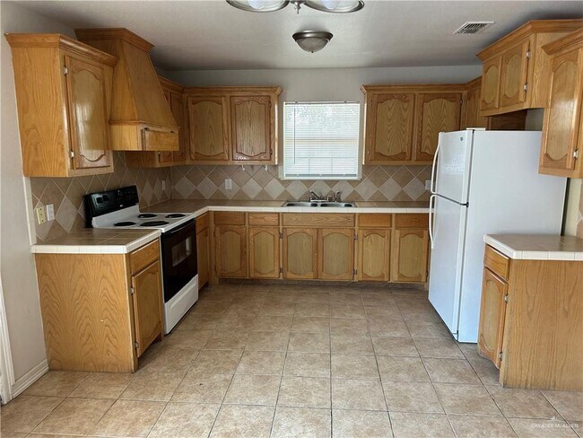 Building Photo - 3804 Zelma St