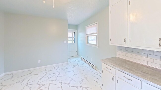 Building Photo - 3695 Weyland Dr