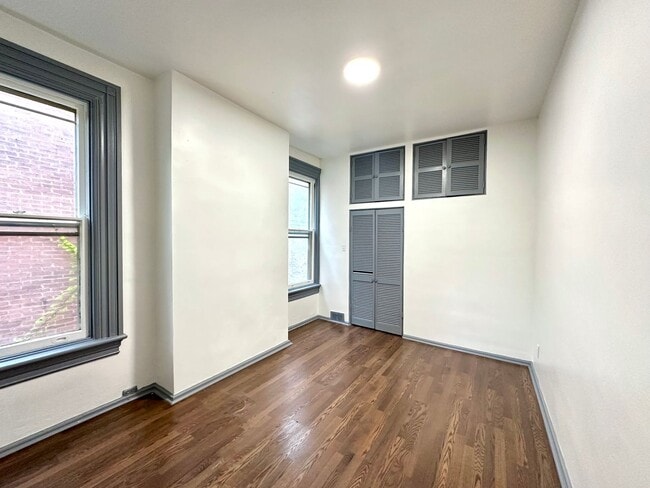 Building Photo - Newly Renovated 1 Bedroom, 1 Bath Unit in ...