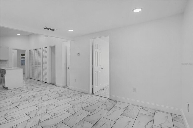 Building Photo - 906 Celery Ave