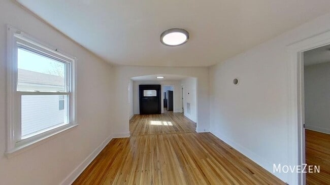 Building Photo - 1710 Oakwood Ave