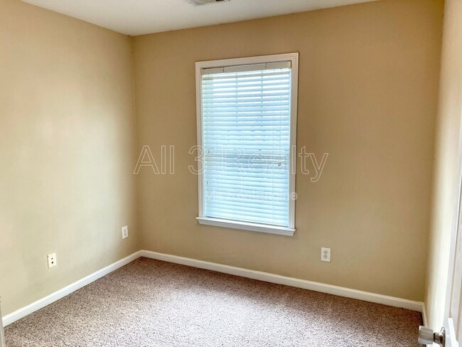 Building Photo - 2813 Deerwood Ln