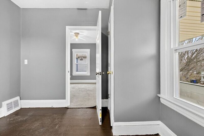 Building Photo - 4118 E 64th St