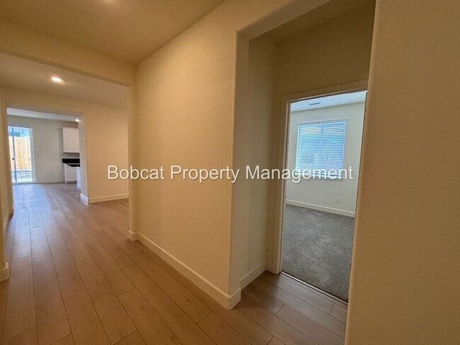 Building Photo - 1484 W Sunset Way
